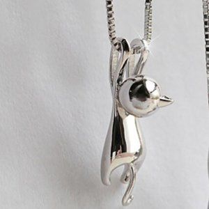 TT-Silver Tone "Hang In There" Cat Pendant Necklace